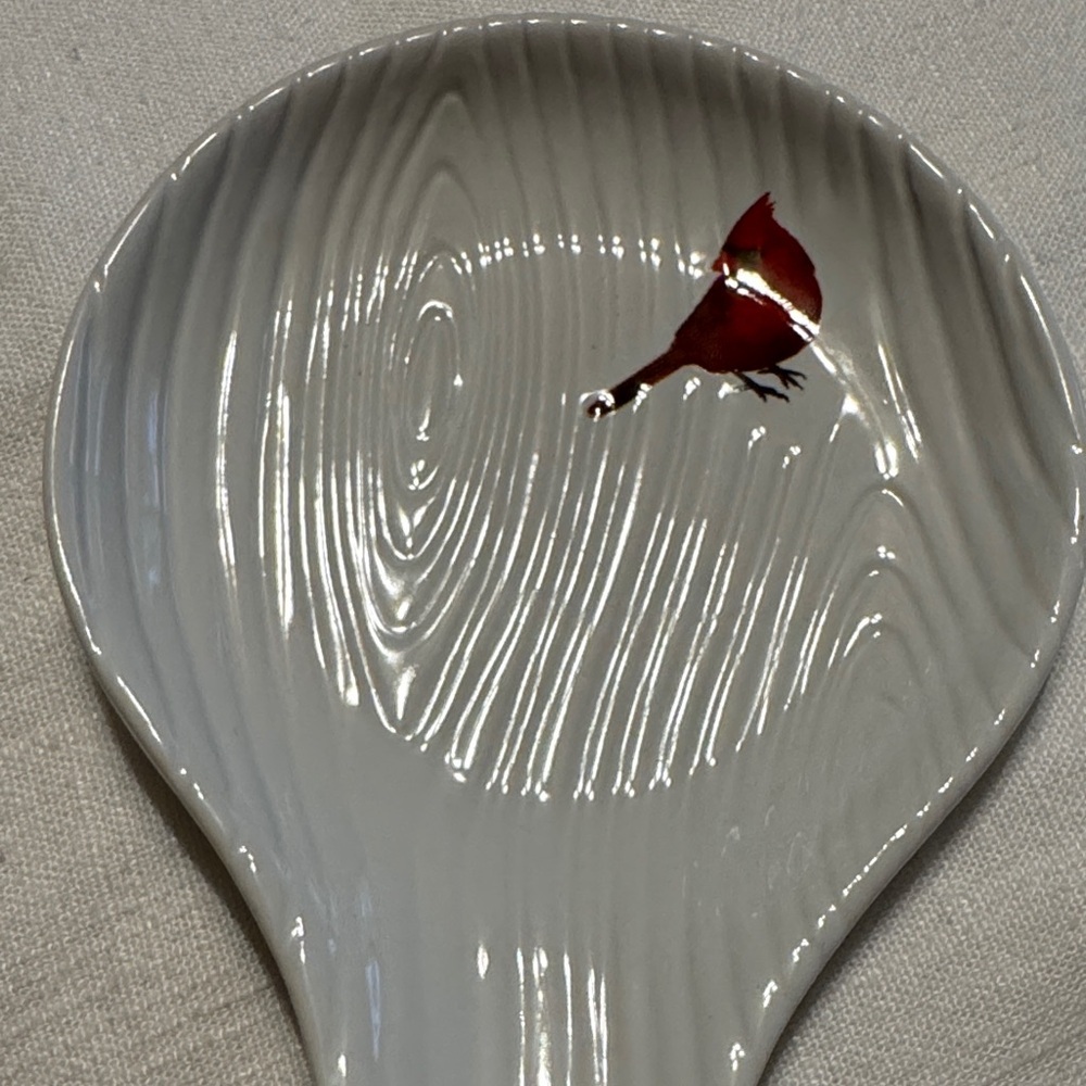 🕊️❤️ 🆕 Elegant White Ceramic Spoon Rest with Red Cardinal - Picture 2 of 12
